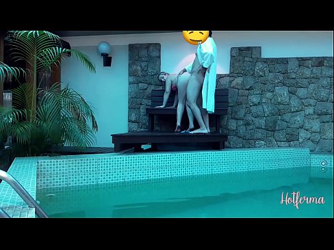 ❤️ Chef inviterer stuepige til poolen, men kunne ikke modstå en hot Fucking at da.xxxbunker.ru