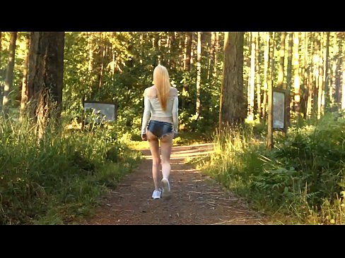 ❤️ Smuk kvinde bevæger sig langsomt, ikke nøgen video Fucking at da.xxxbunker.ru